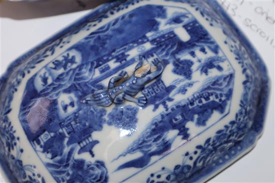 Four Chinese blue and white leaf-shaped plates, three matching rectangular serving dishes and a sauce tureen and cover (faults)